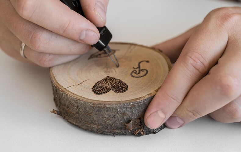 Atelier d'acrylique et de pyrographie sur bois